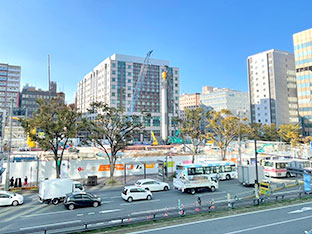 建て替え工事が進む西日本シティ銀行本店本館跡